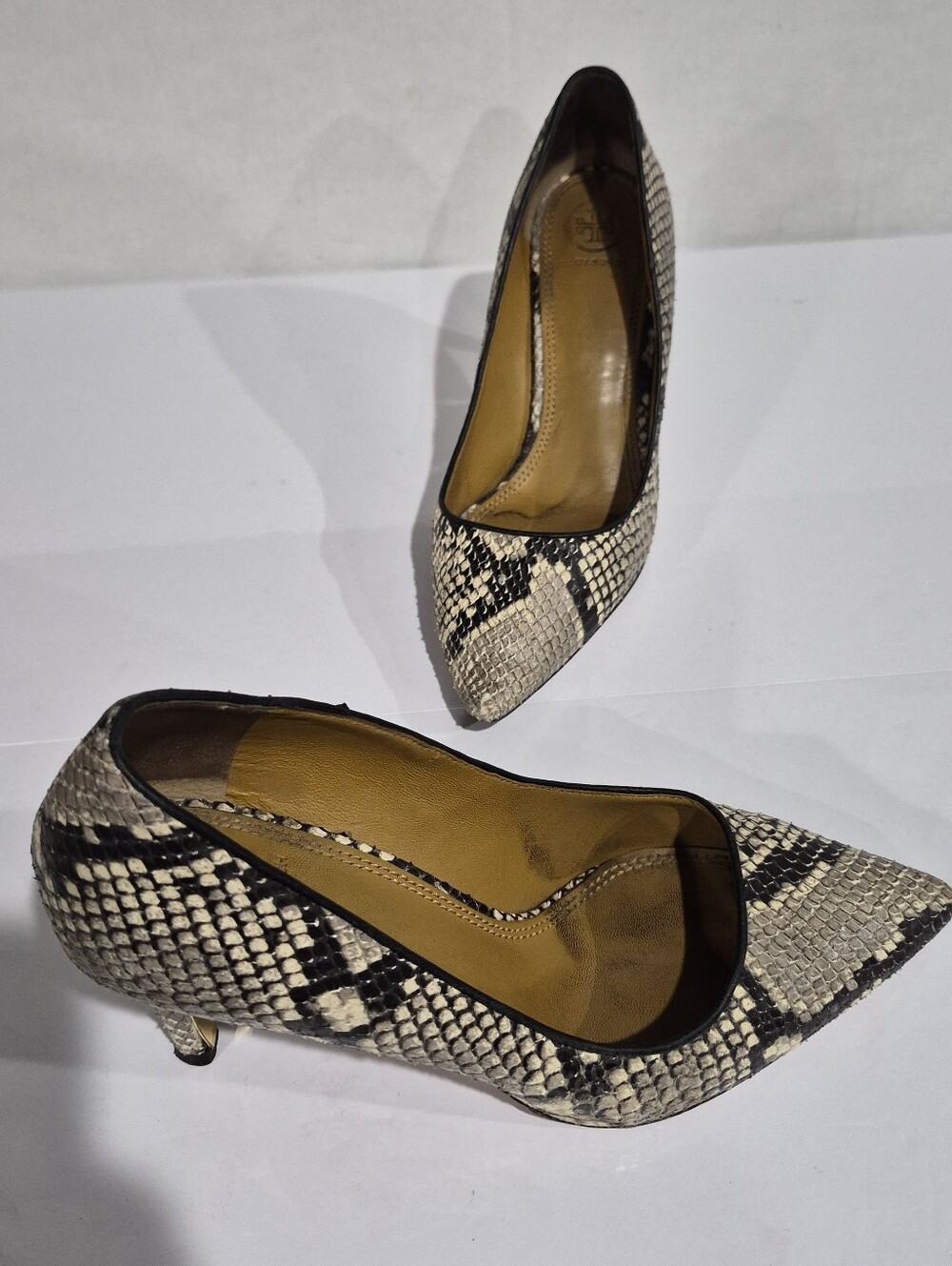 Tory Burch Black and Cream Snake-Print Pointed Toe Pumps 8.5M